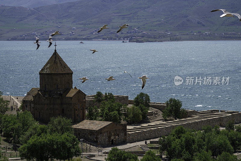 Akdamar Church, Aghtamar Church, Surp Haç Church或Holy Cross Cathedral是位于土耳其东部Lake Van的Akdamar岛上的一座教堂。